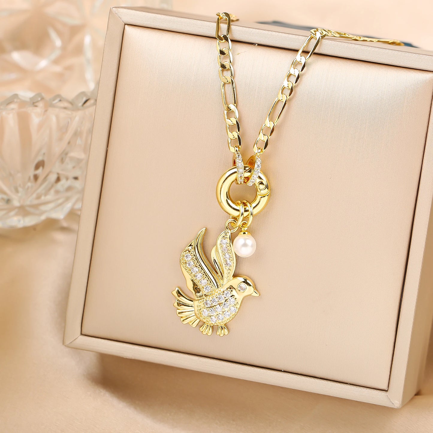 Hot Sale Gold Plated Animal Hip Hop Hummingbird Bird Pearl Pendant Necklace New Fashion Man Woman Casual Vacation Jewelry Gift