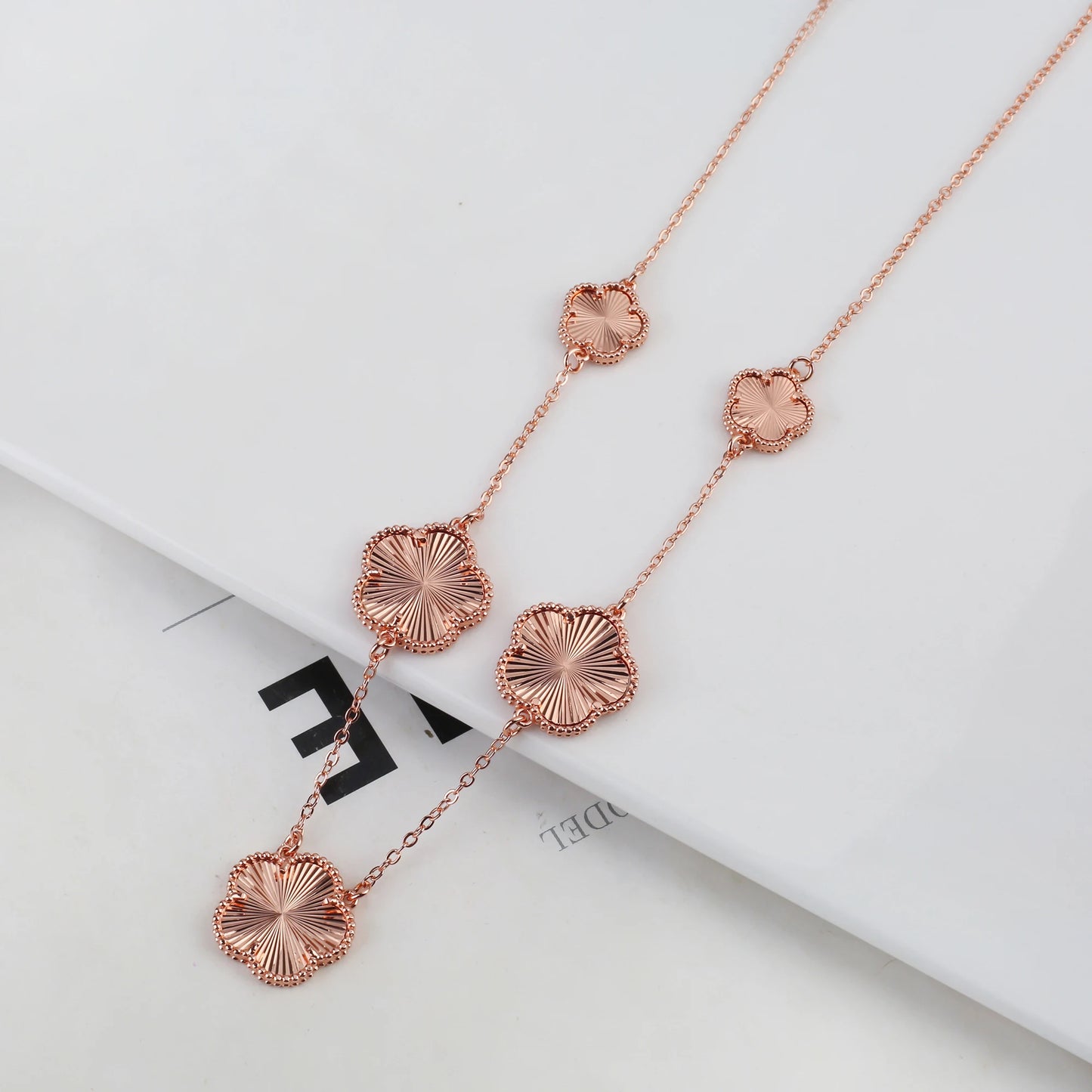 2025 Luxury Hot Selling Shiny Metal New Design Plant Five Leaf Flower Set 15mm Double Sided Women's Gilded Gift Clover