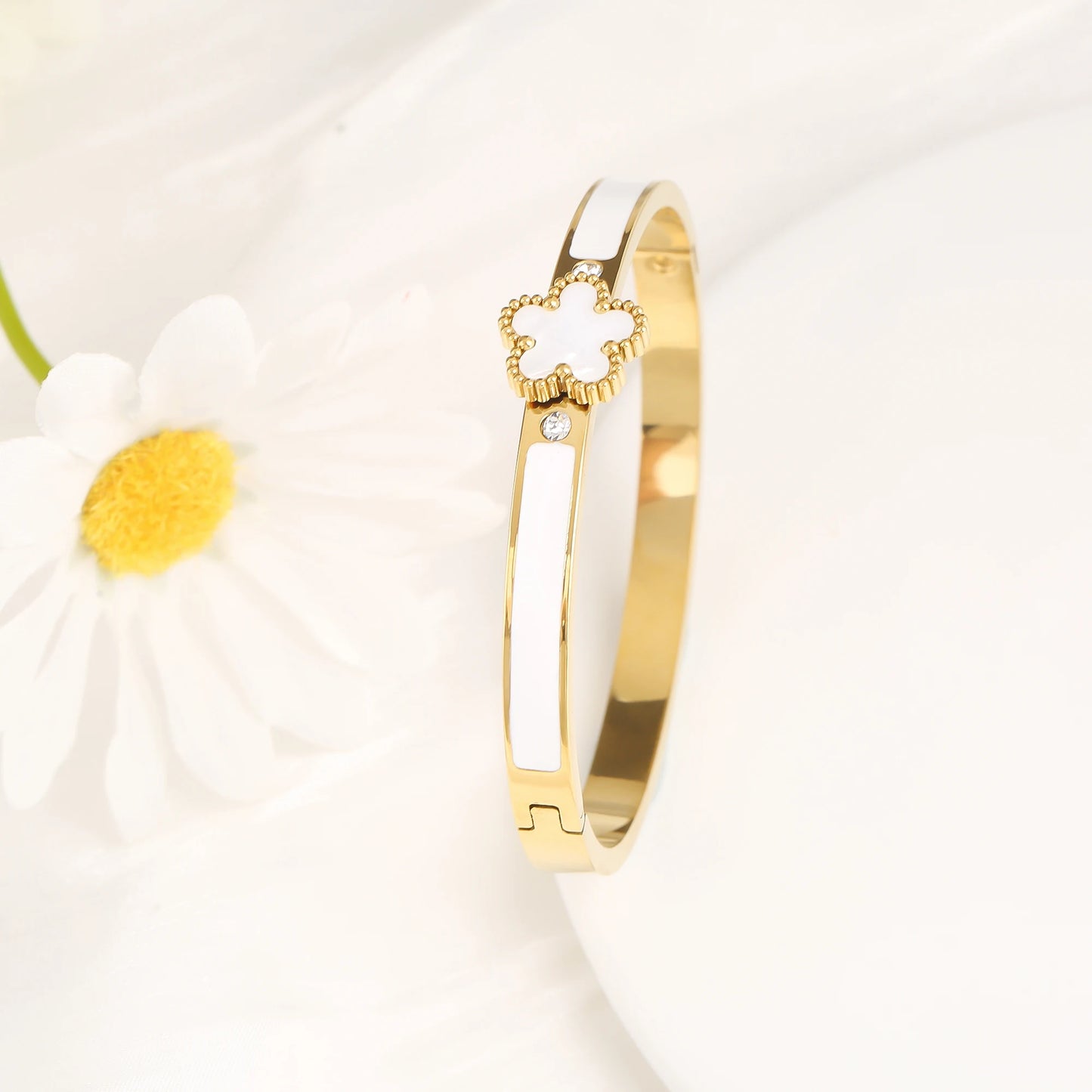 New Classic Oil Drip Stainless Steel Five Leaf Flower Open Bangle Luxury for Man Woman Daily Party Jewelry Couple Gift Clover