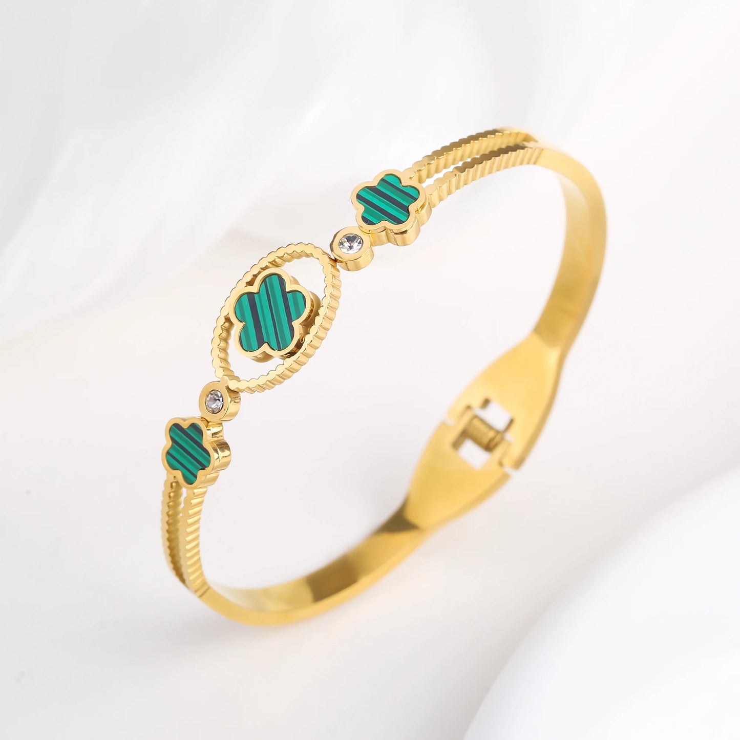 INS Hot Sale Stainless Steel Laser Five Leaf Flower Opening Ladies Bangle Classic For Woman Girl Clover Jewelry Party Gift 2024