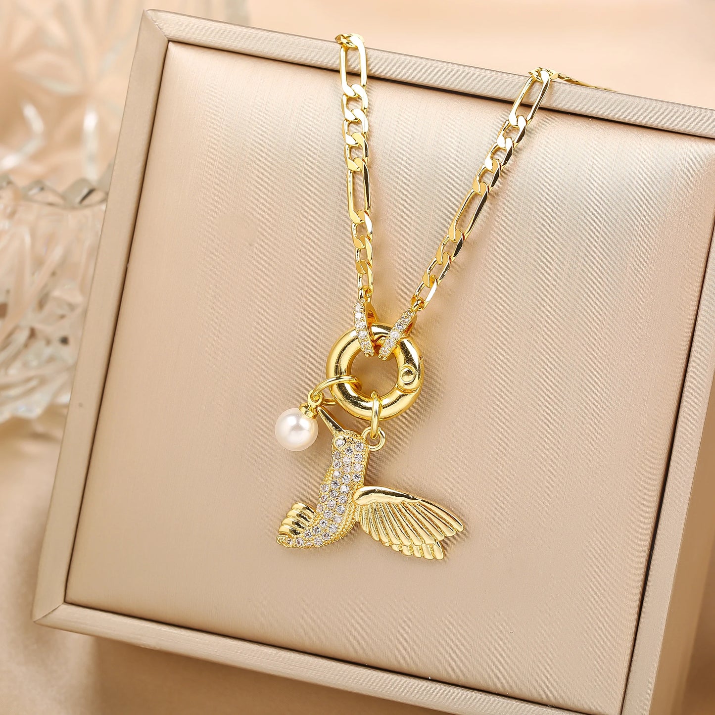 Hot Sale Gold Plated Animal Hip Hop Hummingbird Bird Pearl Pendant Necklace New Fashion Man Woman Casual Vacation Jewelry Gift