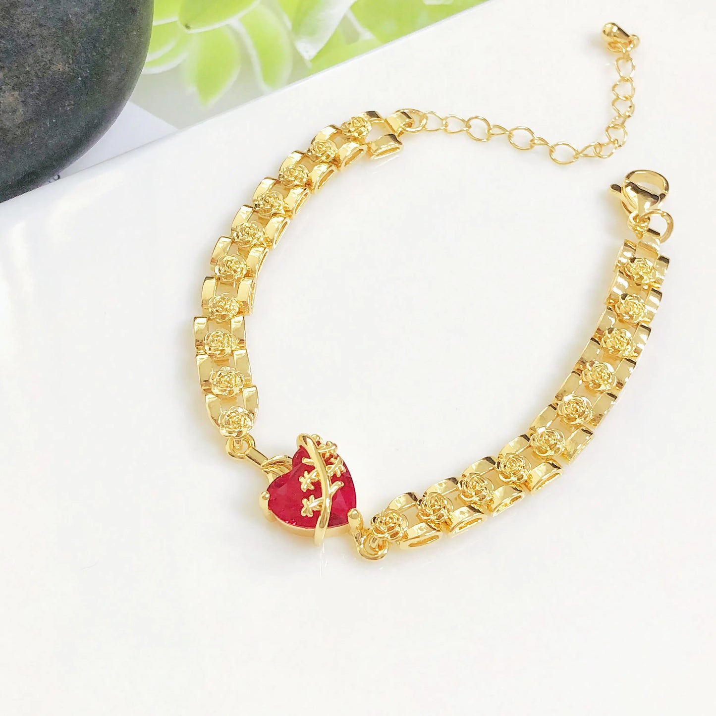 New Fashion Heart-Shaped Crystal Rose Flower Chain Gold-Plated Bracelet for Women Female New Trend Party Jewelry, Birthday Gift