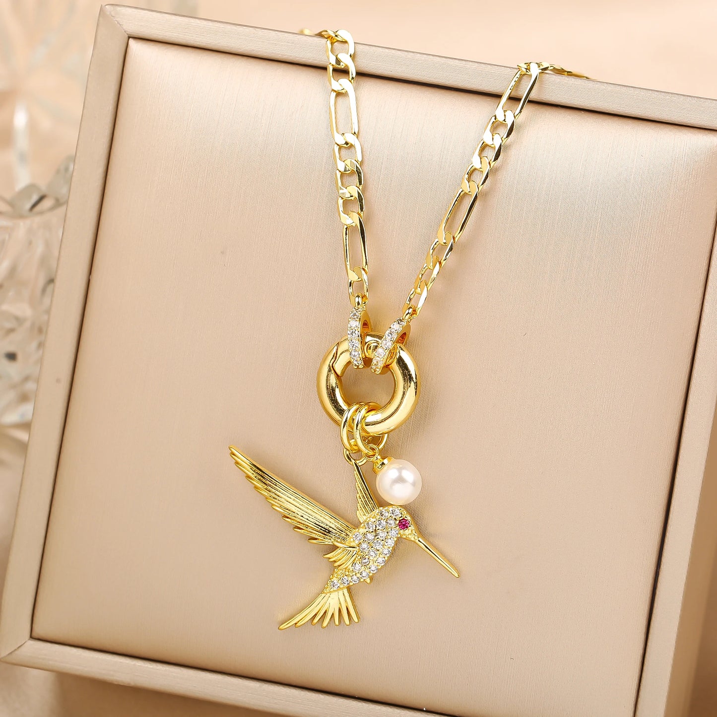 Hot Sale Gold Plated Animal Hip Hop Hummingbird Bird Pearl Pendant Necklace New Fashion Man Woman Casual Vacation Jewelry Gift