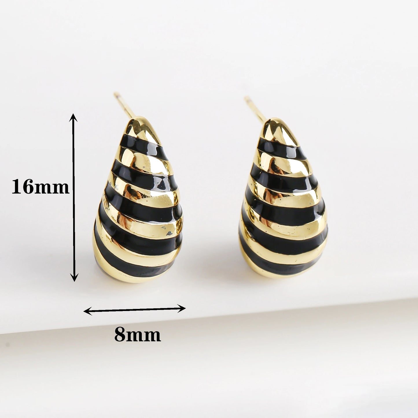 Classic Zirconia Comma Ladies Stud Earrings Fashion Water Drop Earrings Temperament For Woman Party Wedding Jewelry Wholesale