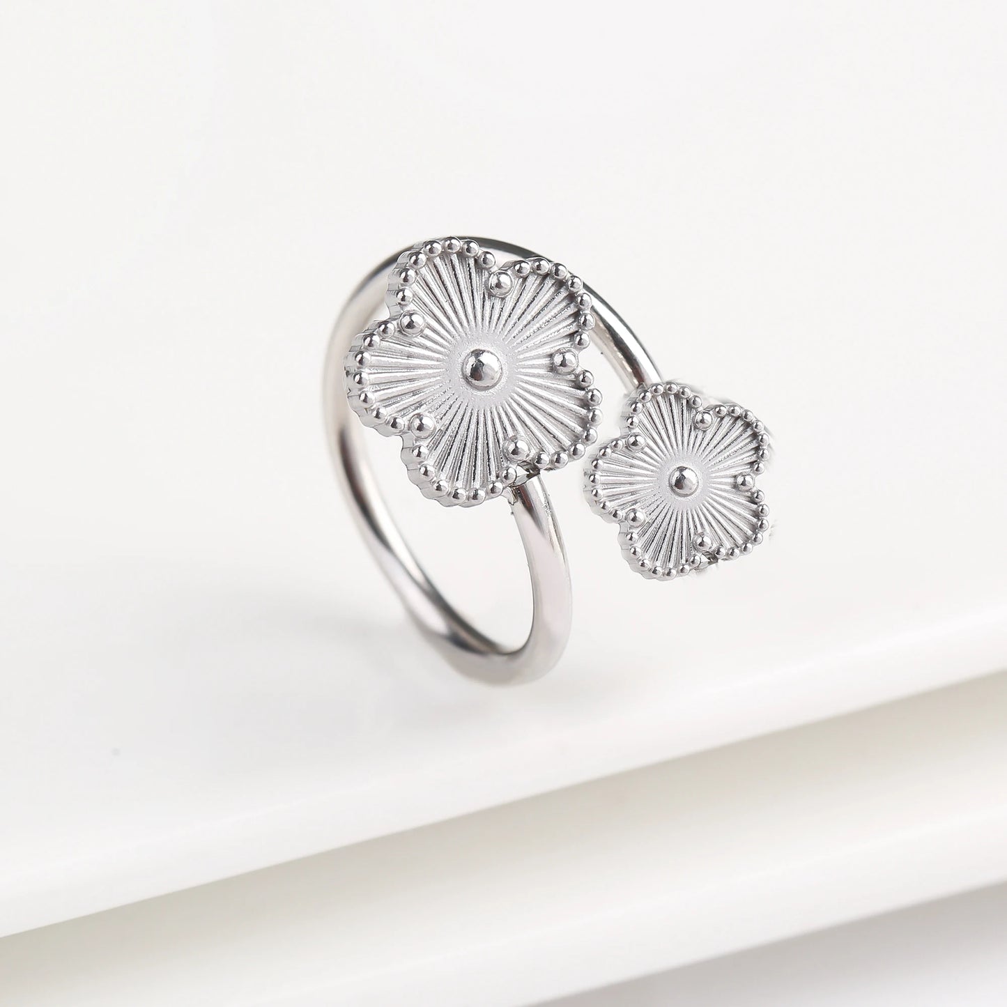 New Design Lucky Stainless Steel FIve Leaf Flower Bangle Ring Jewelry Set for Women Waterproof Fashion Jewelry Party Gift Clover