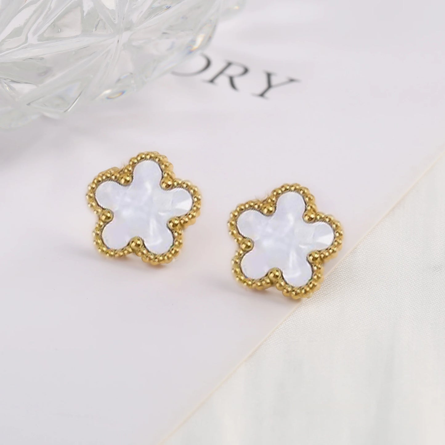 Trending Shell Flower Stainless Steel Five Leaf Flower Stud Earrings for Women Clover Ear Piercing Fashion Jewelry Party Gifts