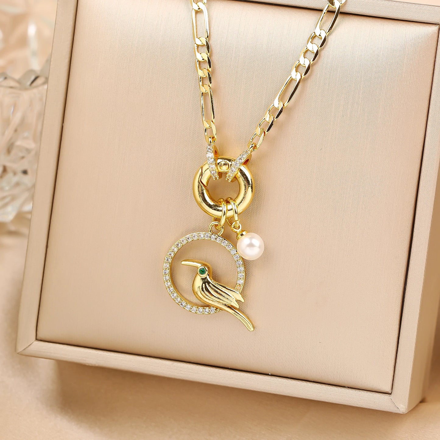 Hot Sale Gold Plated Animal Hip Hop Hummingbird Bird Pearl Pendant Necklace New Fashion Man Woman Casual Vacation Jewelry Gift