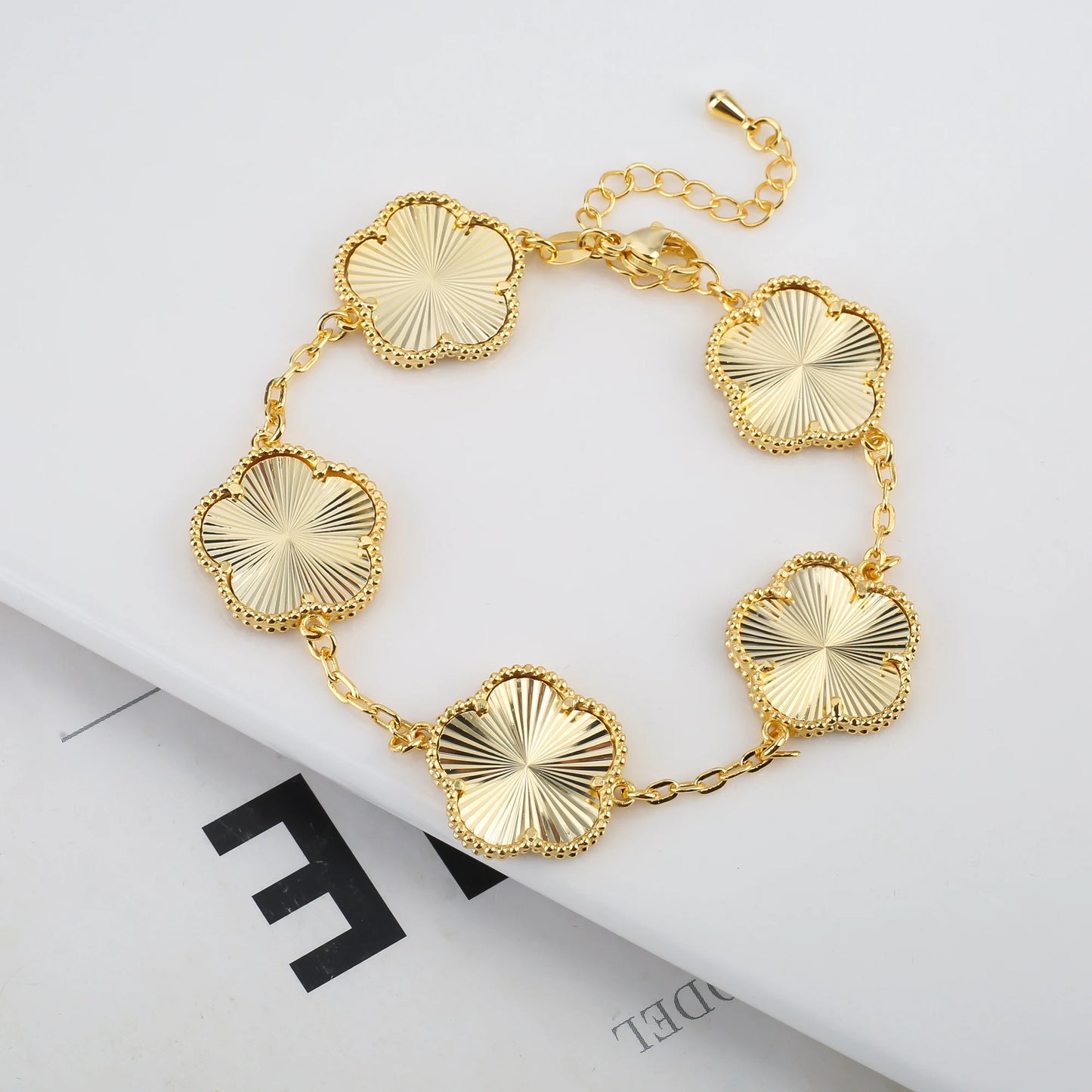 2025 Luxury Hot Selling Shiny Metal New Design Plant Five Leaf Flower Set 15mm Double Sided Women's Gilded Gift Clover