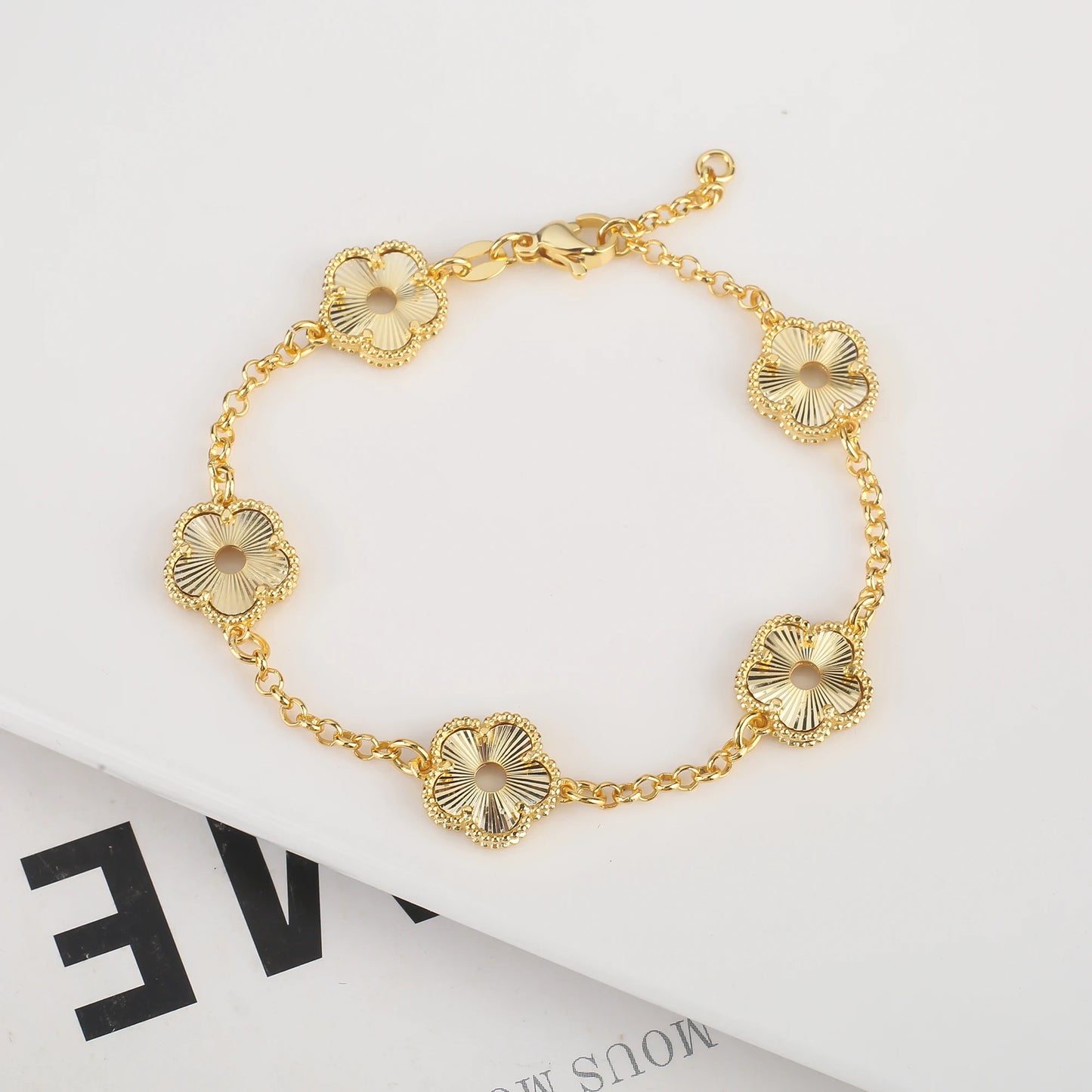 Hollow Metal Double sided Hollow Jewelry Set Sparkling Hot Selling Plum Blossom Jewelry Set Creative New Design For Women Clover