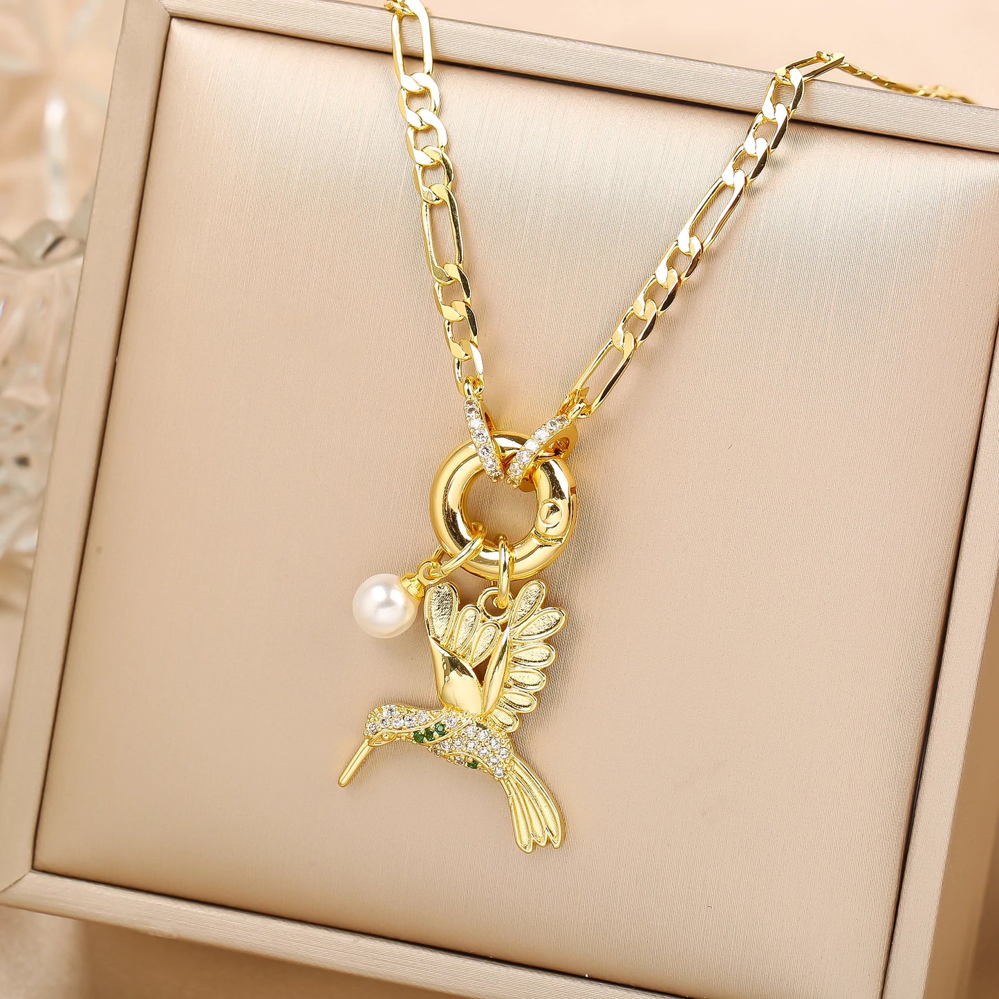 Hot Sale Gold Plated Animal Hip Hop Hummingbird Bird Pearl Pendant Necklace New Fashion Man Woman Casual Vacation Jewelry Gift