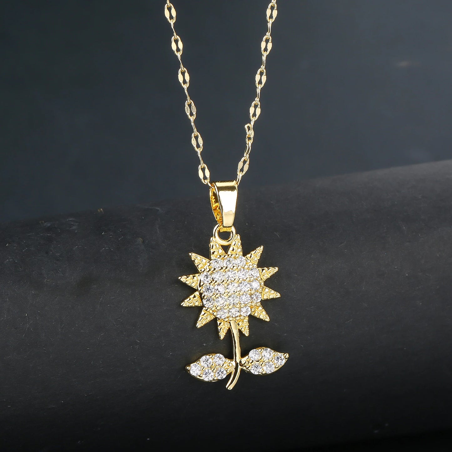INS Hot Sale Plant Sunflower Crystal Necklace Flower Pendant for Women Girls Casual Party Trend Neck Jewelry Accessories