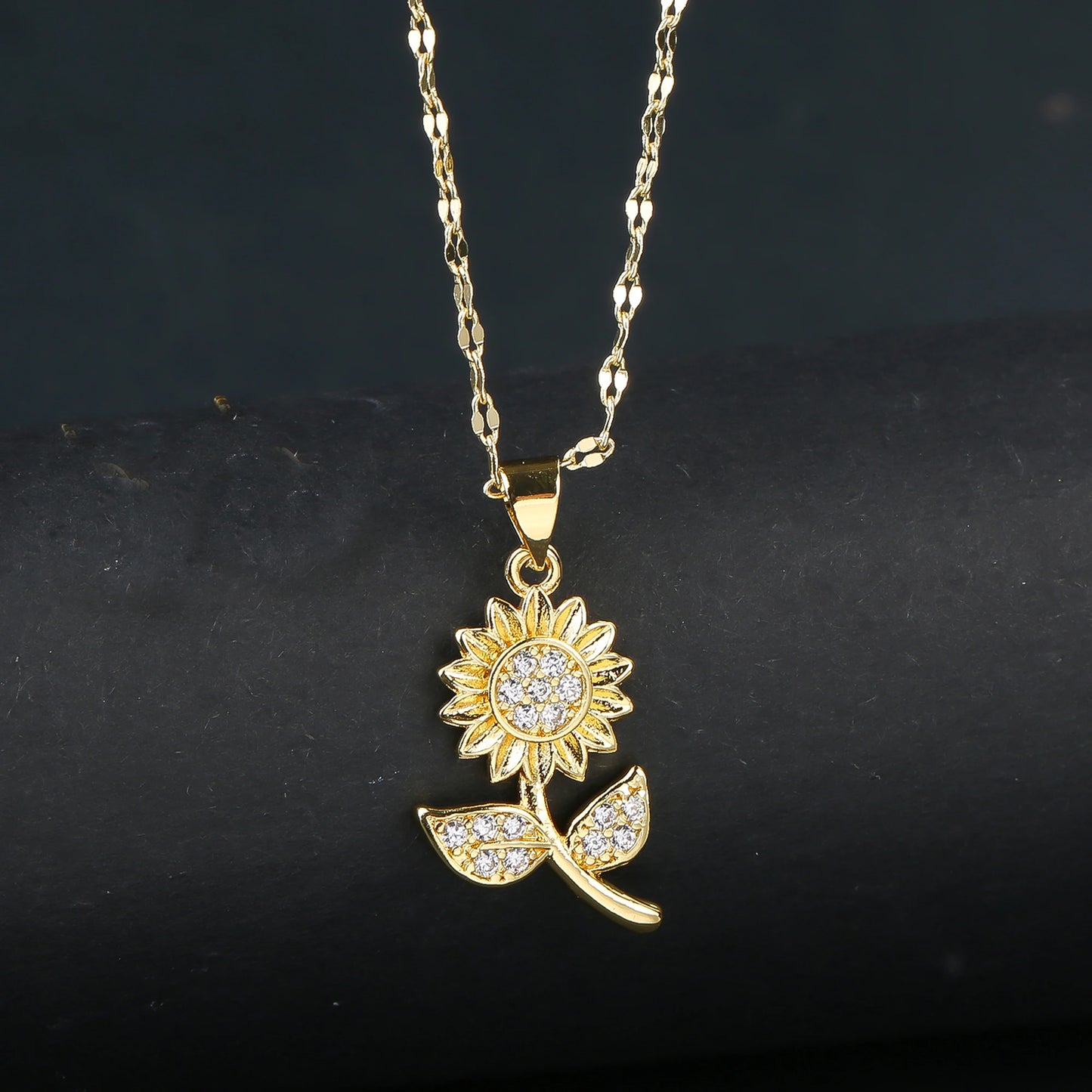 INS Hot Sale Plant Sunflower Crystal Necklace Flower Pendant for Women Girls Casual Party Trend Neck Jewelry Accessories