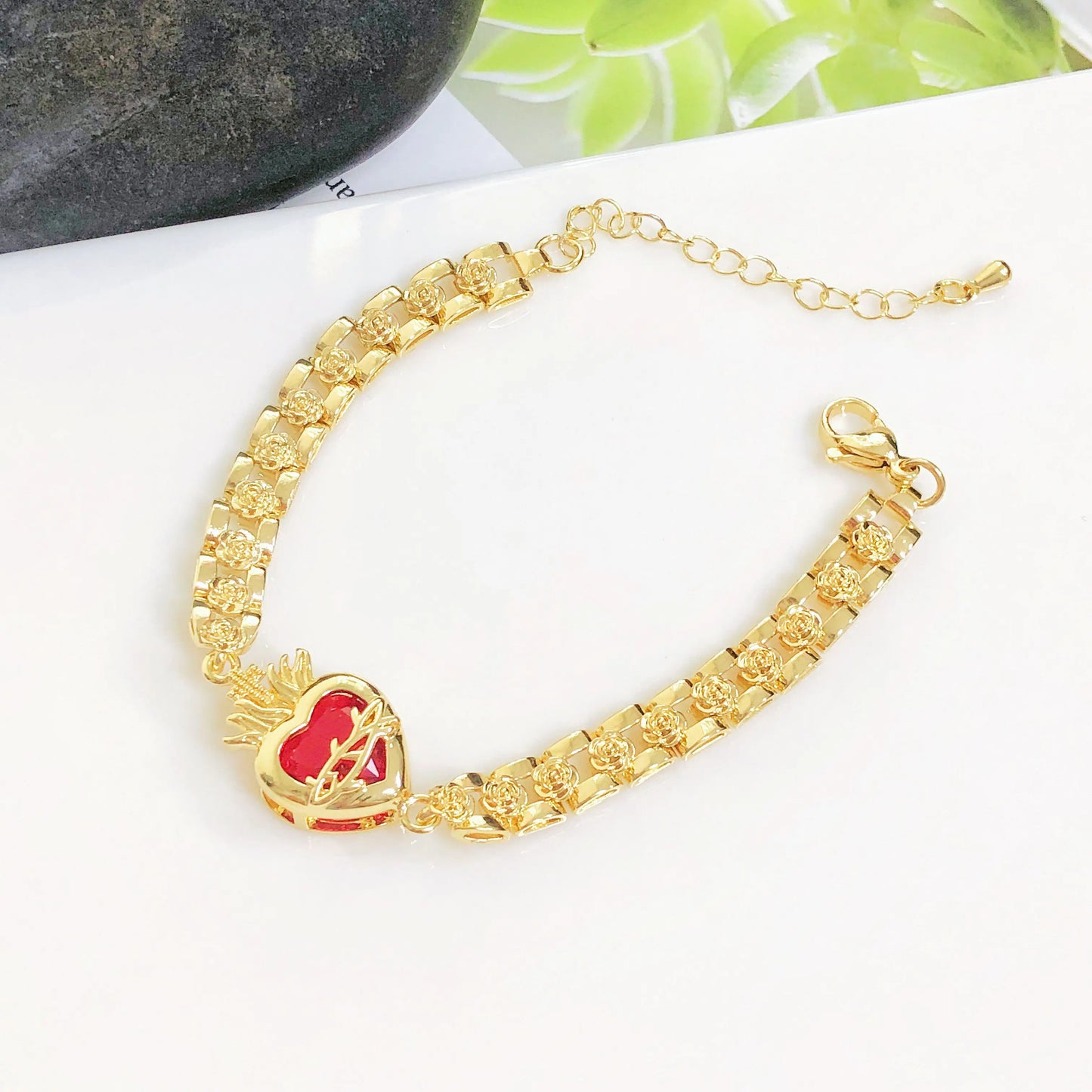 New Fashion Heart-Shaped Crystal Rose Flower Chain Gold-Plated Bracelet for Women Female New Trend Party Jewelry, Birthday Gift