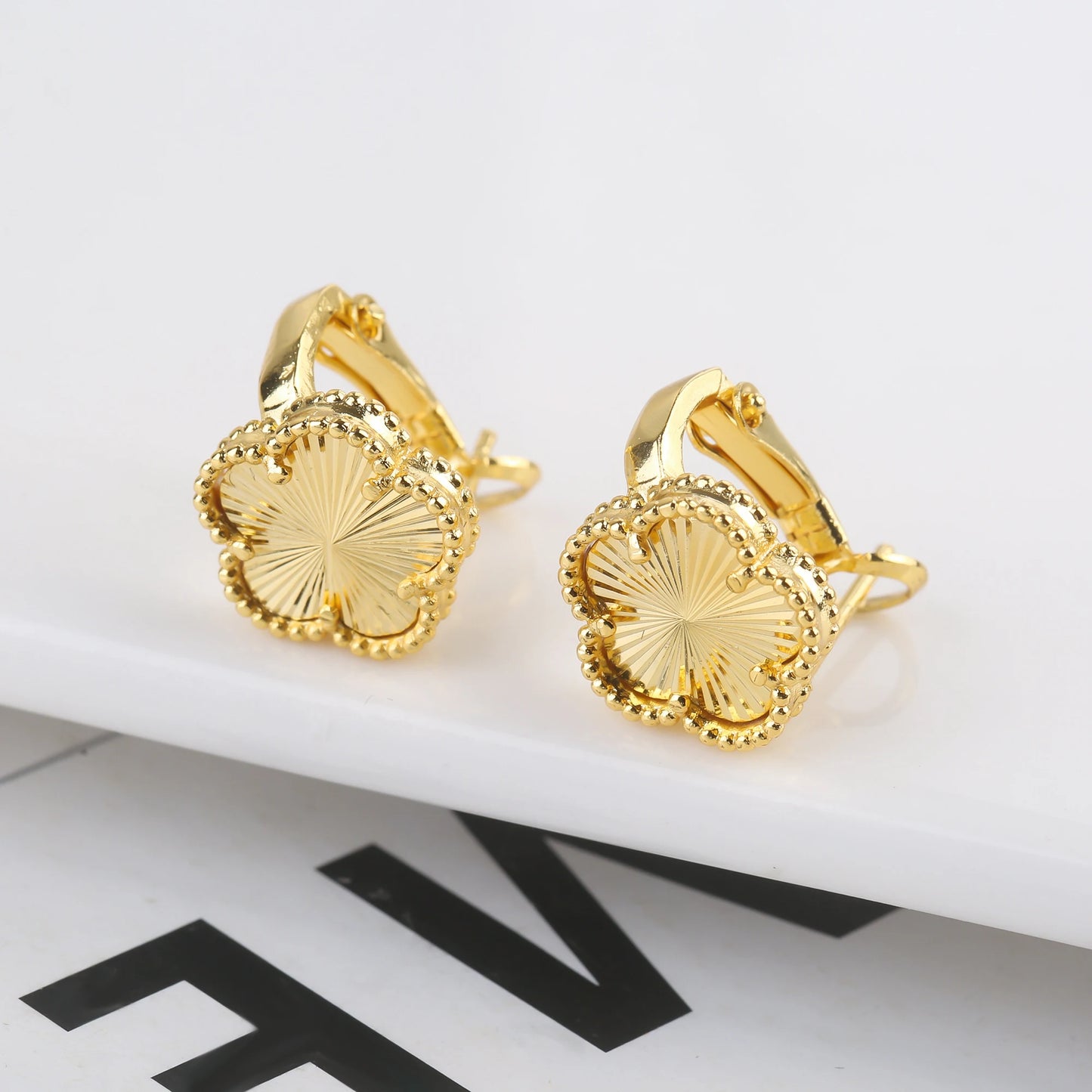 2025 Luxury Hot Selling Shiny Metal New Design Plant Five Leaf Flower Set 15mm Double Sided Women's Gilded Gift Clover