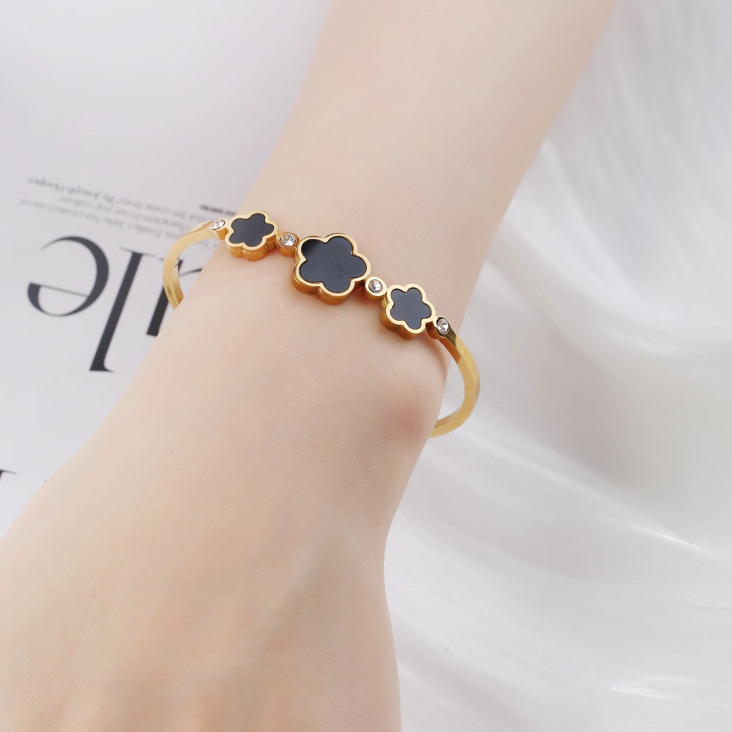Classic Luxury Stainless Steel Five-Leaf Flower Open Bracelet Simple For Woman Girl New Fashion Party Anniversary Jewelry Clover