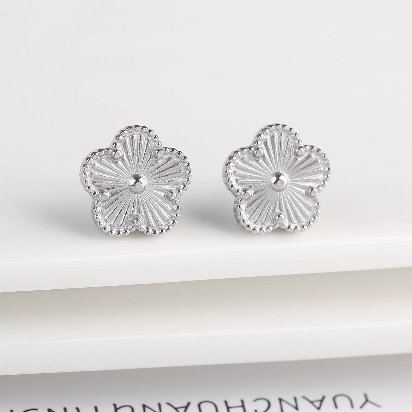 6 Colors Simple Botanical Five Leaf Flower Stainless Steel Stud Earring Classic for Woman Party Jewelry Accessories Clover