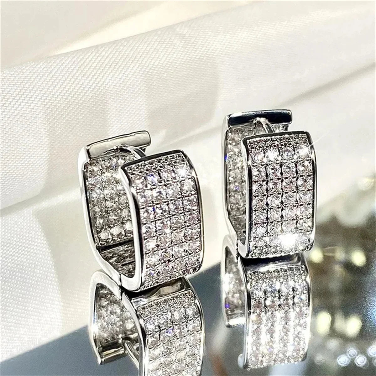 2pcs Fashion Paved CZ Huggie Hoop Earrings for Women,Metal Simple Versatile Girls Earrings Jewelry Suitable for Banquet Wear