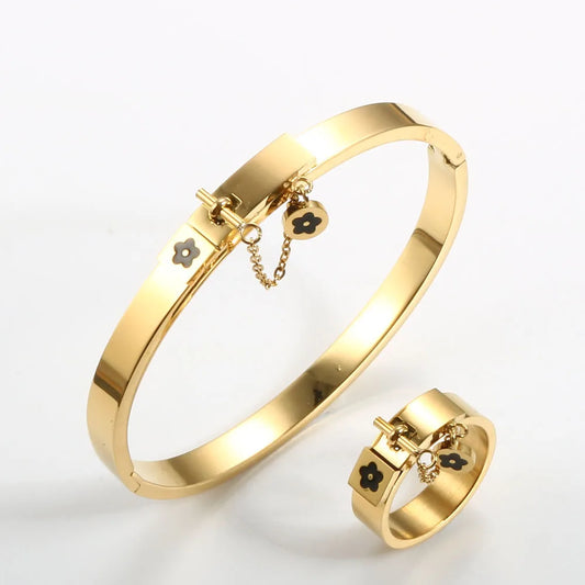 Luxury Gold Color Staiess Steel Lucky Flower Cuff Bangles Women Girls Wedding Party Charm Bangles Jewelry Gift