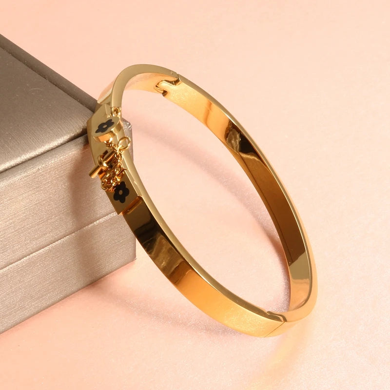 Luxury Gold Color Staiess Steel Lucky Flower Cuff Bangles Women Girls Wedding Party Charm Bangles Jewelry Gift