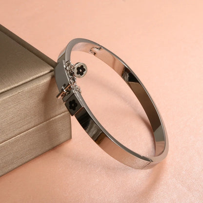 Luxury Gold Color Staiess Steel Lucky Flower Cuff Bangles Women Girls Wedding Party Charm Bangles Jewelry Gift