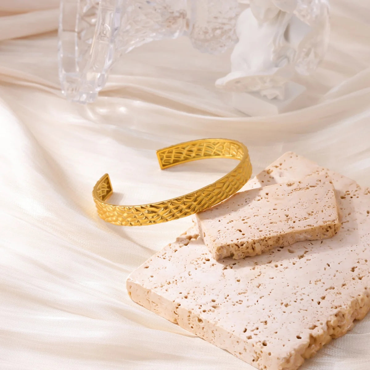 Free Shipping Classic Texture Geometric Open Bangle Bracelet For Women Stainless Steel Gold Color Exquisite Bracelet Jewelry