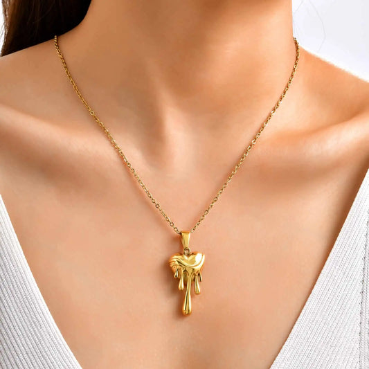 Unique Flowing Heart-shaped Pendant for Women,Gold Color Stainless Steel Necklaces,Waterproof Jewelry Gift