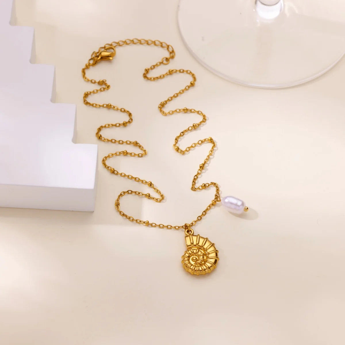 Free Shipping Beach Counch Pendant Necklace for Women Stainless Steel Chain Collar Imitation Pearl Necklaces Wedding Jewelry