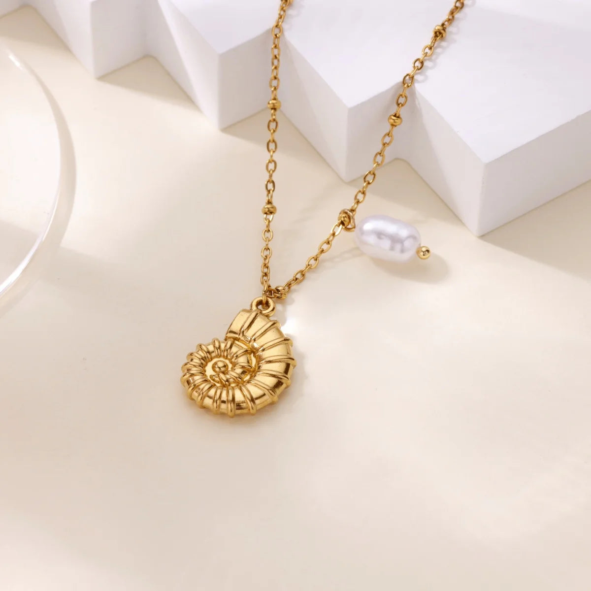 Free Shipping Beach Counch Pendant Necklace for Women Stainless Steel Chain Collar Imitation Pearl Necklaces Wedding Jewelry