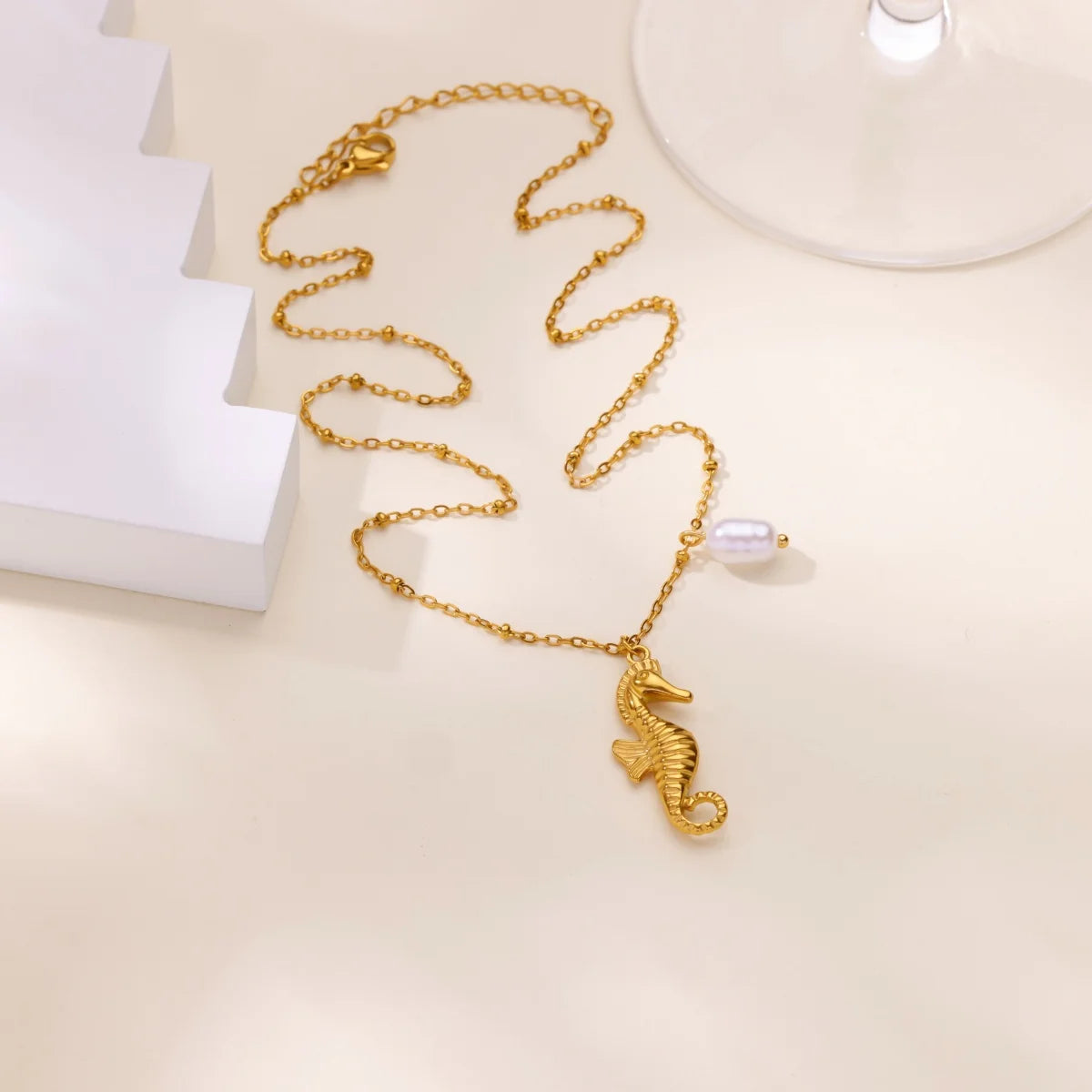 Free Shipping Vintage Imitation Pearl Seahors Necklace For Women Stainless Steel Geometric Chain Pendant Necklace Luxury Jewelry