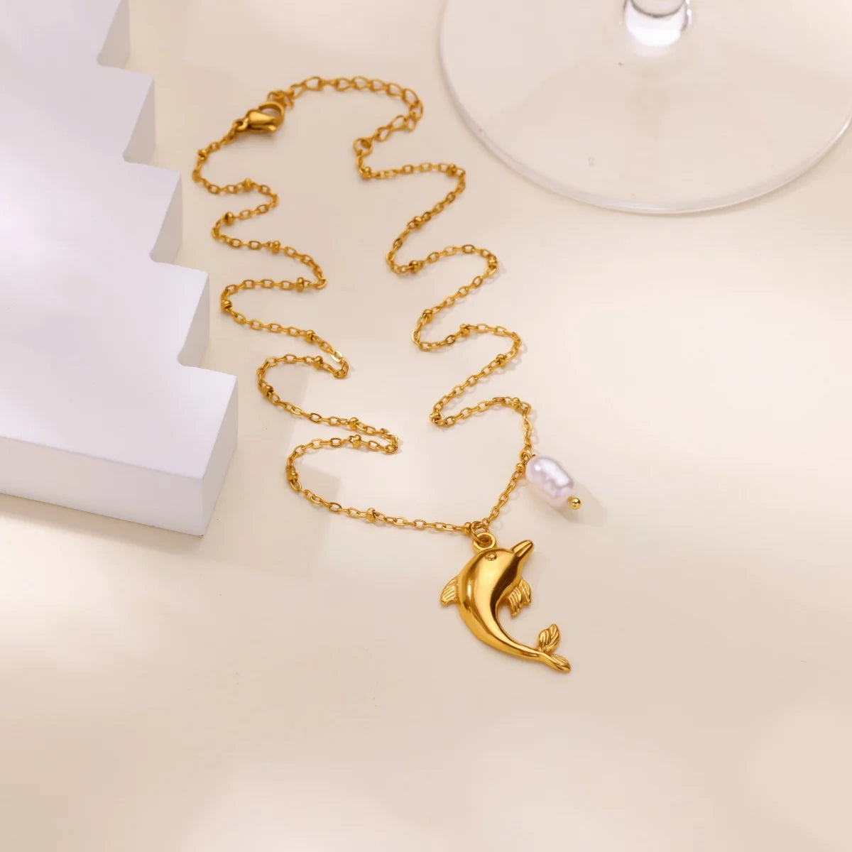 Free Shipping Imitation Pearl Dophin Pendant Necklaces For Women Stainless Steel Chain Necklace Aesthetic Wedding Jewelry Gift