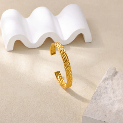 Free Shipping Classic Texture Geometric Open Bangle Bracelet For Women Stainless Steel Gold Color Exquisite Bracelet Jewelry