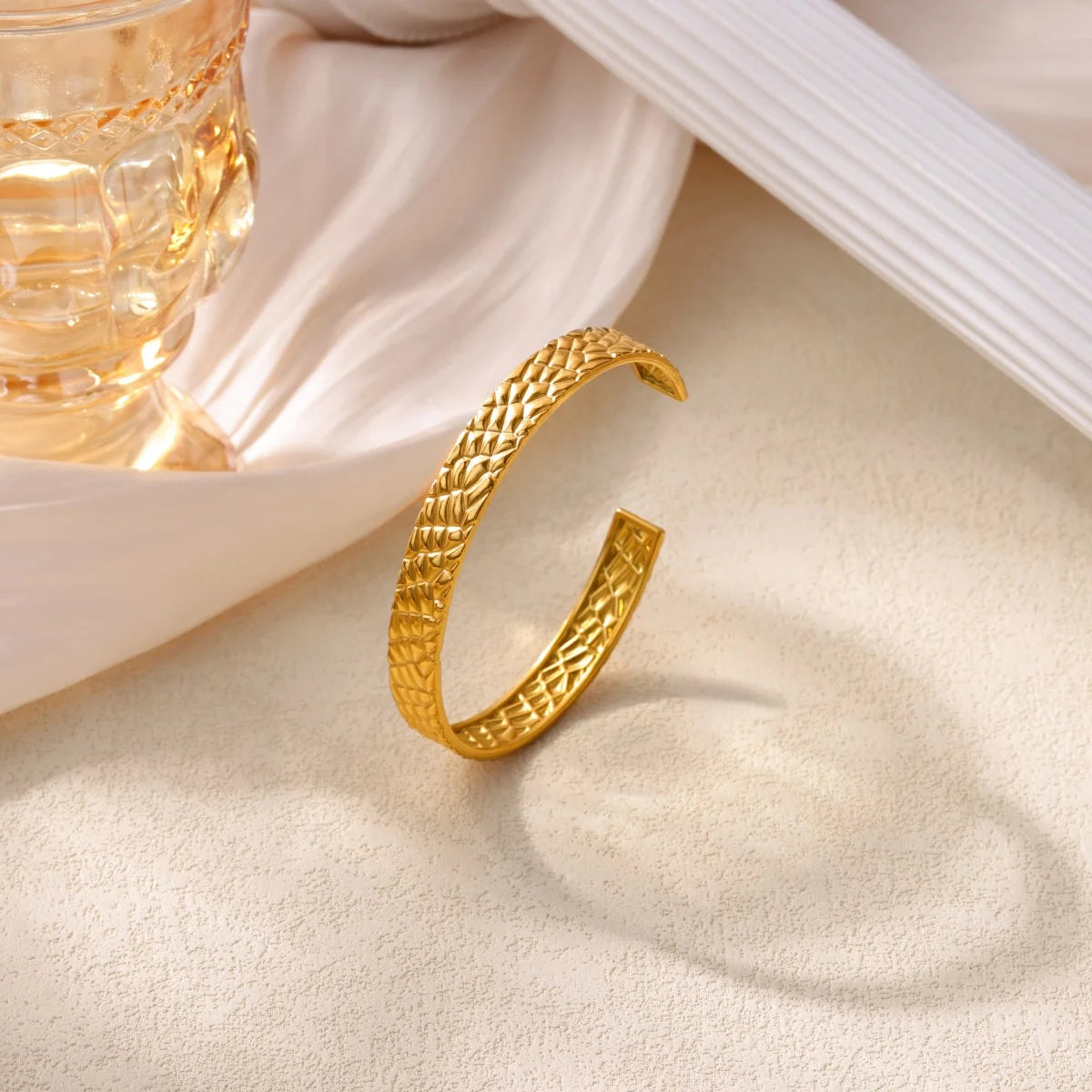 Free Shipping Classic Texture Geometric Open Bangle Bracelet For Women Stainless Steel Gold Color Exquisite Bracelet Jewelry