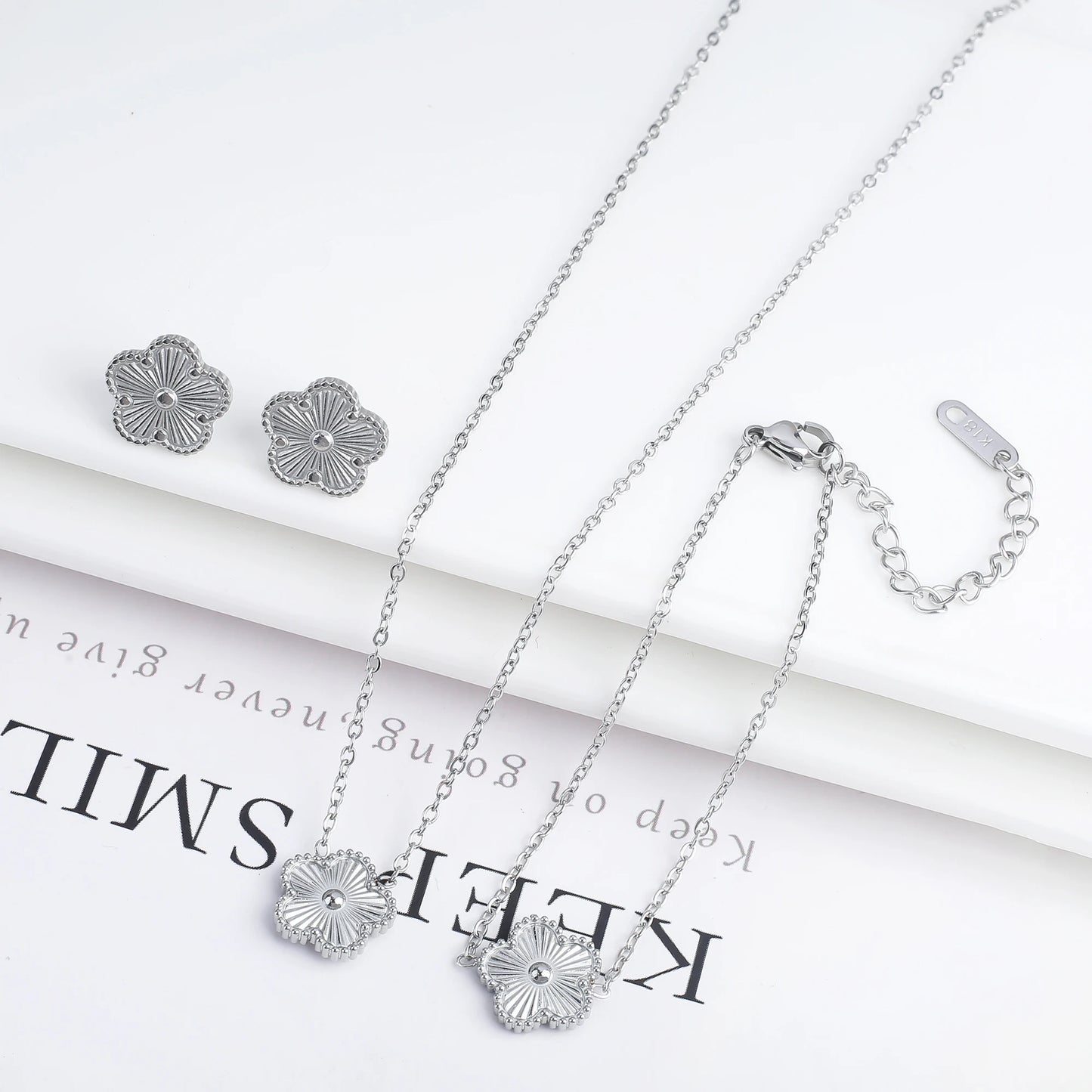 Simple Stainless Steel Laser Plum Blossom Five Leaf Flower Bracelet Necklace Earrings Jewelry Set Women's Party Jewelry Clover