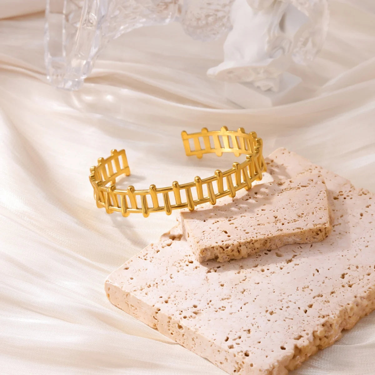 Free Shipping Classic Texture Geometric Open Bangle Bracelet For Women Stainless Steel Gold Color Exquisite Bracelet Jewelry